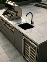 Système de cuisine extérieure moderne en acier inoxydable résistant aux intempéries avec grill, évier et réfrigérateur - Utilisation domestique et en extérieur