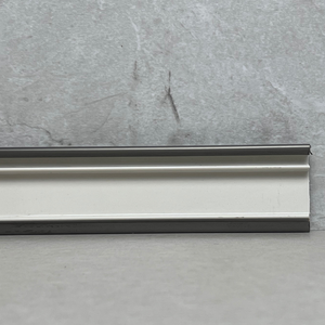 Rodapié de acero inoxidable con apariencia elegante, fácil de combinar con todo tipo de suelos y paredes. - Product Image 2