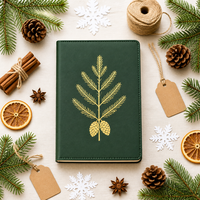 Carnet personnalisé A5 en papier avec couverture rigide en cèdre vert forêt de Noël, reliure cousue, 80 feuilles, estampage à chaud doré, impression numérique