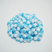 Pompons en acrylique bicolores de 2 cm, très élastiques, mini-boules de pompons douces et moelleuses pour l'artisanat DIY de la maternelle et les fournitures de décoration de cadeaux
