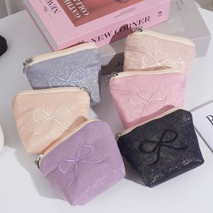 Pochette de rangement personnalisée <span class=keywords><strong>en</strong></span> tissu de soie avec motif petit nœud, pour maquillage, écouteurs, clés, cartes, portefeuille, porte-monnaie, avec logo brodé, pour usage quotidien - Product Image 3