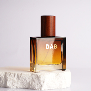 Bottiglia di profumo Vintage in vetro ambrato da 50ml con tappo in legno scuro per nicchia colonia Logo personalizzato quadrato vuoto flacone Spray - Product Image 1