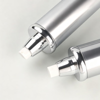 Flacon de lotion cosmétique personnalisé en argent mat électro-plaqué de qualité supérieure 30 ml 50 ml 100 ml et pots de crème pour soins de la peau 30 g 50 g