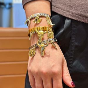 Bracelet à maillons en acier inoxydable plaqué or 18 carats avec breloques tête de taureau italienne, chapeau de cowboy et botte, pour femme - Product Image 1