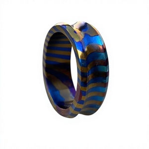 Anillo de Acero Inoxidable Timascus Hecho a Mano con Patrón Profundo, Forma Estética, Duradero, Estilo Vintage, para Él y Ella. - Product Image 1