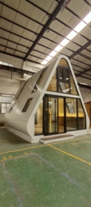 Casa Triangular Moderna Tipo Cápsula Espacial, Casa Móvil para Vacaciones al Aire Libre, Prefabricada de Doble Capa, de Acero, Impermeable y Resistente al Viento - Product Image 3