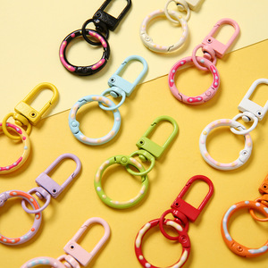 คลิปหนีบสปริงรูปอุ้งเท้าแมวมาการอง ขนาด 24 มม. อุปกรณ์ตกแต่ง DIY สำหรับทำพวงกุญแจ จี้กระเป๋า สไตล์สดใสหวานๆ - Product Image 3