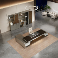 Bureau de direction/ordinateur de haute qualité et luxueux, poste de travail exécutif raffiné et minimaliste.