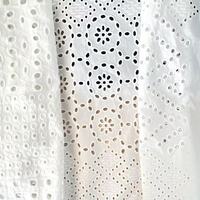 Tissu en coton brodé ajouré à motif floral personnalisé pour robe