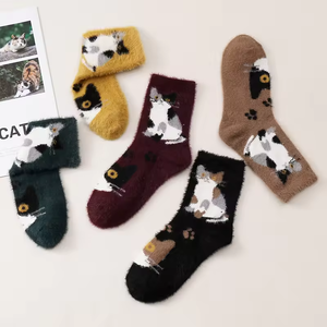 Chaussettes de nuit douces et moelleuses pour femmes, motif <span class=keywords><strong>chat</strong></span> de dessin animé mignon, chaudes en peluche pour l'hiver, chaussettes épaisses pour la maison, chaussettes à logo personnalisé, chaussettes douces et confortables - Product Image 4