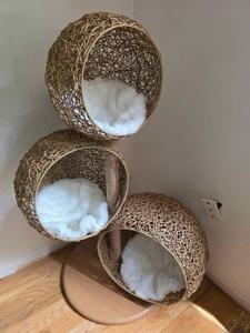 Torre de Escalada para Gatos de Mimbre Directo de Fábrica, Cama Tipo Cueva, Poste de Sisal, Cojín Suave, Base Redonda Estable, Muebles para Gatos Personalizados - Product Image 1