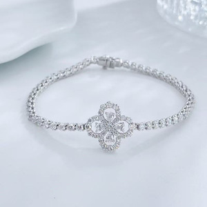 Bracelet de luxe pour femme en or blanc 18 carats avec <span class=keywords><strong>fermoir</strong></span> trèfle à quatre feuilles serti de diamants de laboratoire, collection Fashion Channel, vente en gros de bijoux fins - Product Image 1