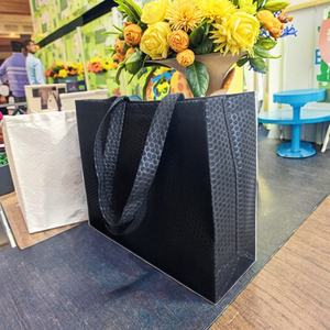 ถุงผ้าสปันบอนด์แบบใช้ซ้ำได้ รุ่น RTS-006 ยี่ห้อ KAIYE เป็นมิตรกับสิ่งแวดล้อม รีไซเคิลได้ พร้อมหูหิ้วแบบยาว รับสกรีนโลโก้ด้วยระบบดิจิตอล - Product Image 2