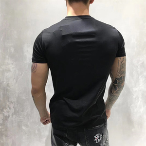 เสื้อยืดผู้ชายสีดำลายหัวกะโหลกประดับเพชร 100% ผ้าฝ้ายเนื้อนุ่ม สีชมพูอ่อน - Product Image 2