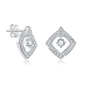 Boucles d'oreilles clous carrées glamour de 4 mm en argent pur certifié, bijoux en moissanite, accessoire de joaillerie élégant et luxueux - Product Image 1