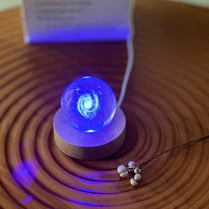 Base de luz de noche LED <span class=keywords><strong>3D</strong></span> de madera sólida creativa 2025, Base de lámpara de soporte de madera luminosa alimentada por USB para dormitorio minimalista - Product Image 1