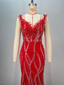 Abito da Sera Lungo a Sirena Rosso Brillante con Spalline Sottili e Scollo a V Impreziosito da Perle per Ballo di Fine Anno e Feste di Gala - Product Image 2