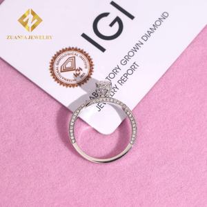 Anillo de Compromiso y Matrimonio de Lujo con Diamante de Laboratorio de Corte Ovalado de 0.78ct, Piedras Principales de Oro de 18k, D VS1, Certificado IGI - Product Image 1