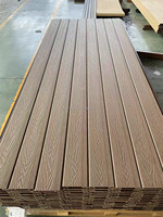 Decking gaufré mélangé de couleur avec motif de grain de bois imperméable et forte résistance aux UV avec clic pour extérieur ou patio