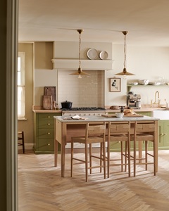 Mobili da Cucina Vermonhouzz in Stile Country Inglese su Misura con <span class=keywords><strong>Travi</strong></span> in Legno Bianco <span class=keywords><strong>a</strong></span> <span class=keywords><strong>Vista</strong></span> e Sgabelli da Bar in Pelle per Hotel - Product Image 5