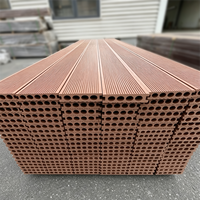 Fabricant chinois de terrasses en WPC pour l'extérieur, revêtement composite anti-décoloration pour la terrasse de la piscine