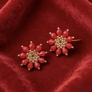 Pendientes de Perlas en Forma de Lágrima Rojas Namayo, Chapados en Oro de 24K, Hechos a Mano con Miyuki, Joyería Casual/Deportiva para Mujer - Product Image 5