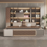Bureau de direction moderne de luxe en forme de L avec panneau thermoformé, armoire latérale et bibliothèque LED