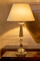 Lampe de bureau LED vintage de luxe en cristal, abat-jour en tissu beige moderne, lampe de chevet pour chambre à coucher, salon, ambiance classique pour la maison