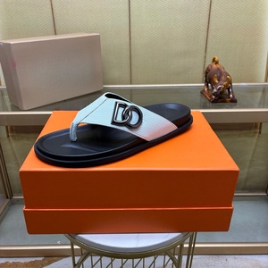 Sandales plates de créateur de haute qualité, chaussures décontractées pour hommes, pantoufles rétro tendance, pantoufles de plage pour femmes, chaussures très vendues - Product Image 5