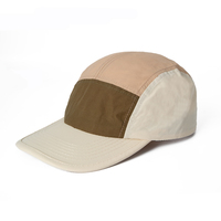 Casquette de camping 5 panneaux en nylon à blocs de couleur personnalisés avec tissu à séchage rapide pour les aventures en plein air
