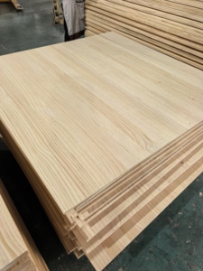 ألواح خشب صلب من خشب الصنوبر بتصميم عصري من مصنع تشينغفا في شاندونغ - Product Image 4