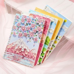 Partenaire OEM ODM pour les marques de commerce électronique – Carnet A5 à spirale avec papier imprimé en cuir motif peinture à l'huile pour une touche de fraîcheur et de poésie. - Product Image 1