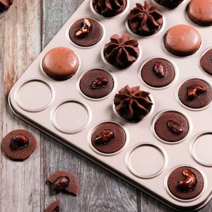 Plaque de cuisson ronde antiadhésive en acier inoxydable pour muffins, biscuits et gâteaux, pour utilisation au four domestique - Product Image 1