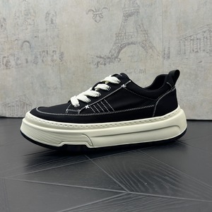 ฤดูร้อนใหม่ รองเท้ากีฬาลำลองสำหรับผู้ชาย ผ้าคุณภาพพรีเมียม เดินทางในชีวิตประจำวัน ดีไซน์ทันสมัย ระบายอากาศได้ดี เหมาะสำหรับโอกาสต่างๆ ดีไซน์กันลื่น - Product Image 2