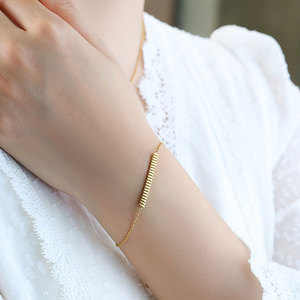 Collar Minimalista Impermeable y Antideslustre con Rayas Minimalistas de Acero Inoxidable 316 Chapado en Oro de 14k y 18k para Mujer - Product Image 4