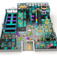 Ensemble de jeux d'intérieur personnalisé pour usage commercial, avec toboggan LED, parc de trampolines, parc d'attractions, construction en alliage métallique et surfaces en peluche