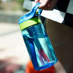 Bouteille d'eau en plastique transparente pour enfants de 480 ml avec paille - Sans BPA et compatible lave-vaisselle - Idéale pour l'école - Product Image 1