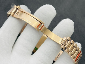 Boîtier central intégré, fond à visser et couronne pour le remontage. Montre mécanique haut de gamme pour homme - Product Image 5