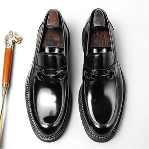 Chaussures en cuir décontractées pour hommes, sur mesure, nouvellement lancées, avec semelles en caoutchouc épais imperméables - Product Image 3