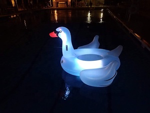 Nhà Máy bán hàng trực tiếp LED Inflatable thiên nga Inflatable LED hồ bơi <span class=keywords><strong>Float</strong></span> LED bơi <span class=keywords><strong>Float</strong></span> Inflatable nổi thiên nga - Product Image 2