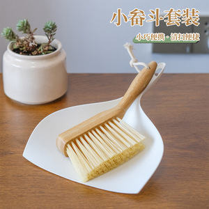 Mini escoba y recogedor de madera con cerdas suaves de fibra de coco, herramienta de limpieza de escritorio para desempolvar muebles - Product Image 1