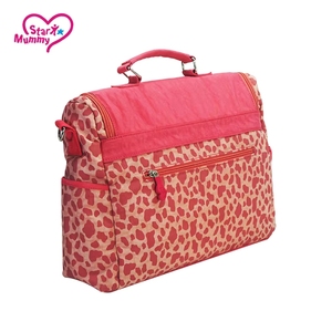 Sac à langer matelassé portable personnalisé avec logo du Vietnam, sac de rangement pour couches et accessoires de bébé, sac fourre-tout à bandoulière pour maman - Product Image 4