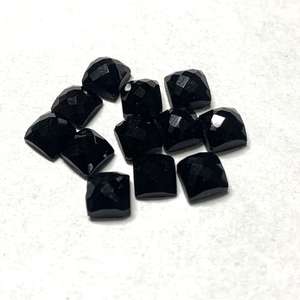 Onyx noir naturel de qualité AA, pierre précieuse facettée, taille calibrée, onyx noir facetté, semi-précieuse, forme carrée, pierre précieuse en vrac - Product Image 1