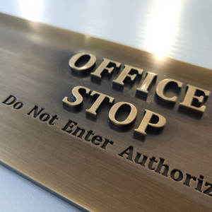 Panneau signalétique en métal gravé, <span class=keywords><strong>plaque</strong></span> de logo, enseigne commerciale, nom de marque, enseigne en métal <span class=keywords><strong>personnalisée</strong></span>, logo rétro vintage - Product Image 4