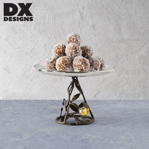 Support à gâteau moderne en métal martelé avec base à motif de feuilles florales, piédestal à dessert fait main pour café, hôtel, mariage et maison - Product Image 6