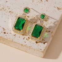 Parure de bijoux fantaisie plaqué or 18 carats en acier inoxydable avec chaîne, boucles d'oreilles pendantes géométriques en zircon et collier pendentif anneau ouvert – Cadeau idéal