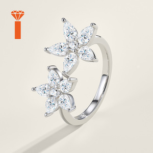 Anello Unico Fatto a Mano con Fiore in Moissanite, Argento S925, Leggermente Diverso, Perfetto per Chi Ama Gioielli Unici - Product Image 3