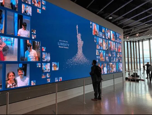 Pantalla LED P2.6 a todo color para alquiler en interiores, publicidad digital móvil y flexible para ventanas, ideal para conciertos y exposiciones. - Product Image 3