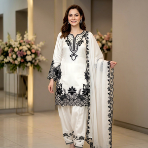 Robe Salwar Kameez vintage blanche brodée avec dupatta, bordure florale, doublure en coton, tenue décontractée pakistanaise pour l'Aïd et les mariages - Product Image 1