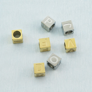 Charm Pendant 7X7MM <span class=keywords><strong>Cube</strong></span> Vuông Vàng/Bạc Capital Letter Bảng Chữ Cái Khắc Thép Không Gỉ Hạt Làm Đồ Trang Sức Phụ Kiện - Product Image 5